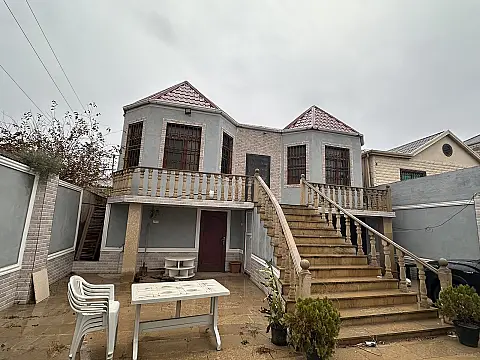 Satılır 5 otaqlı həyət evi 320 m²