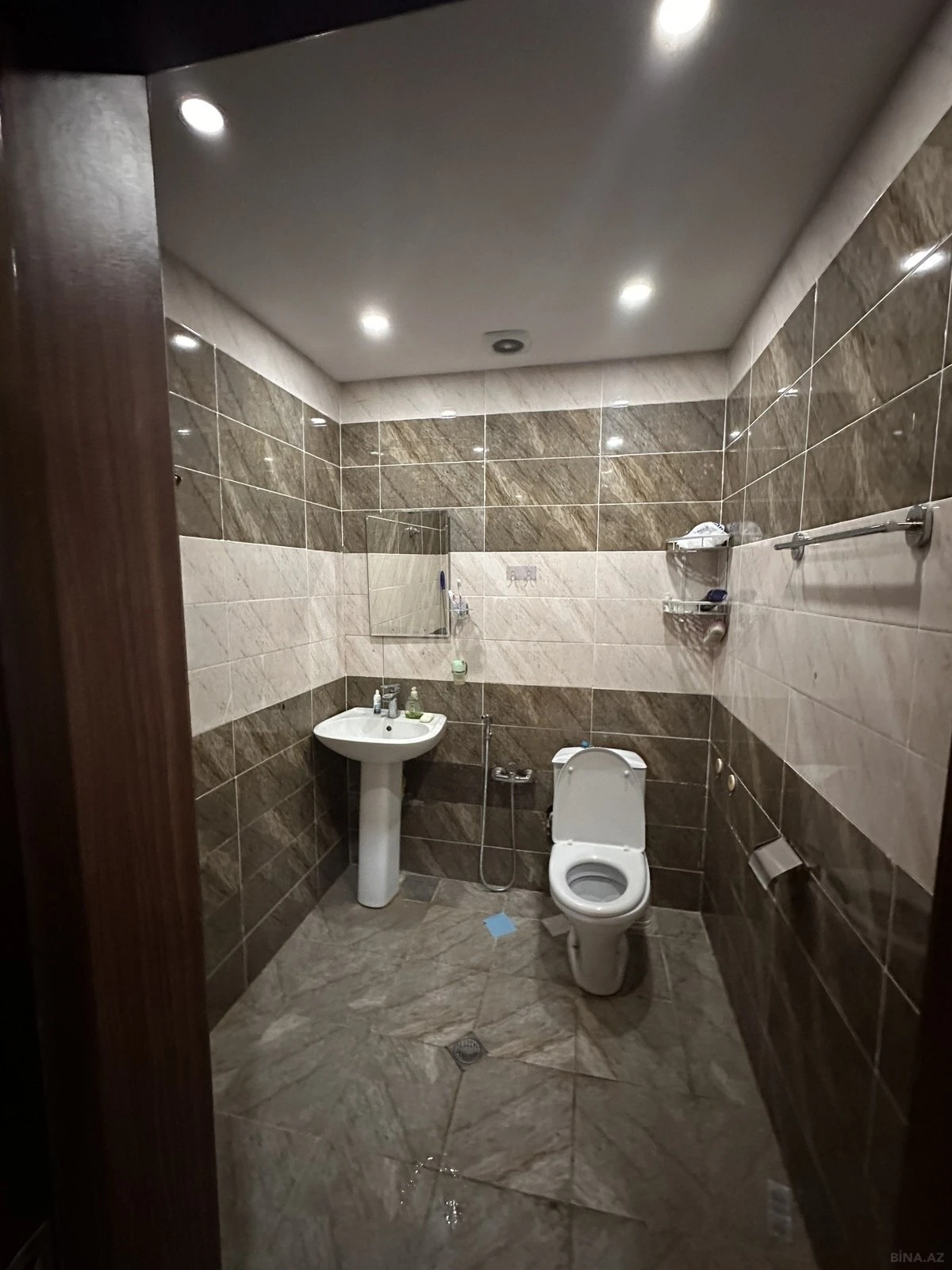 Satılır 5 otaqlı həyət evi 320 m²