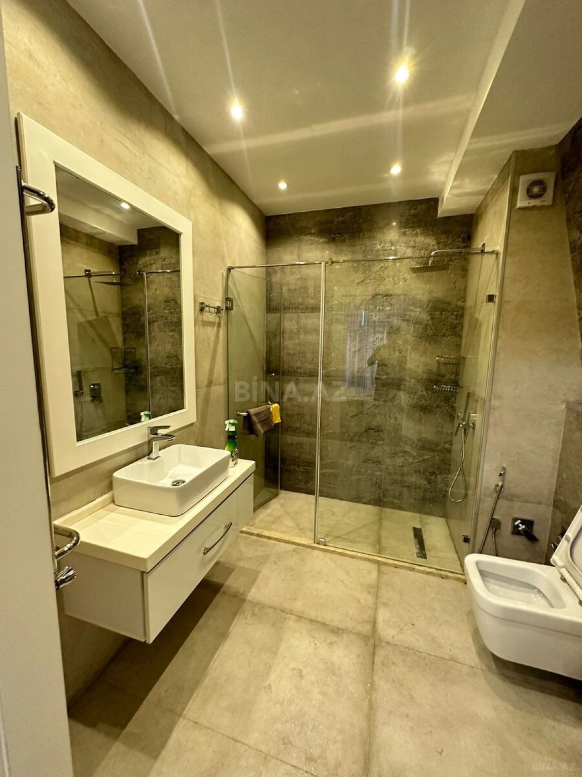 Kirayə verilir 3 otaqlı mənzil 120 m²