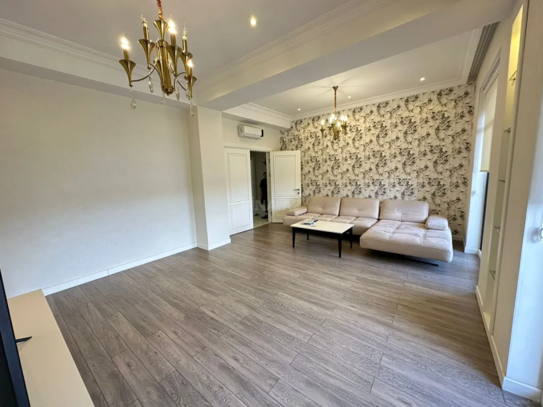 Kirayə verilir 3 otaqlı mənzil 120 m²