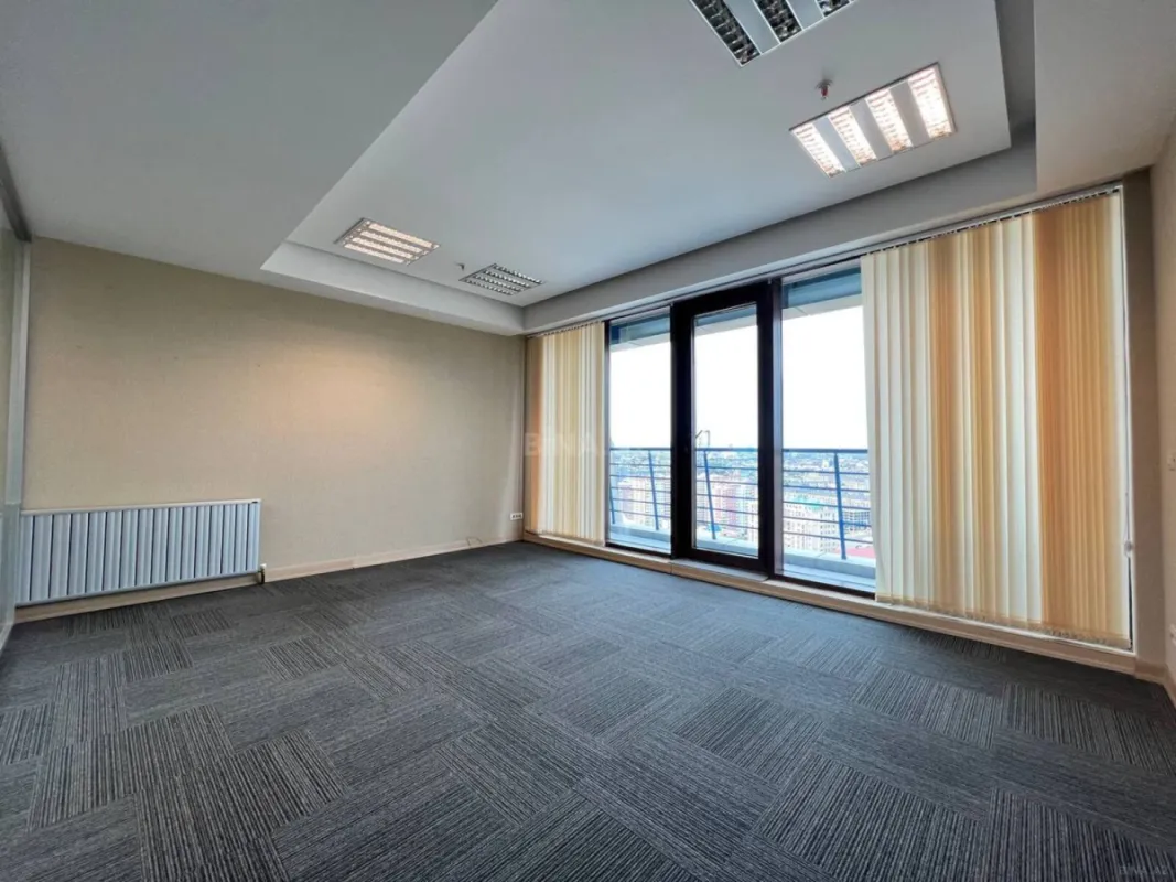 Satılır 6 otaqlı ofis 272 m²