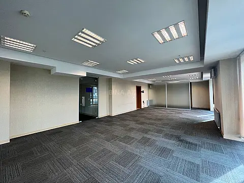 Satılır 6 otaqlı ofis 272 m²