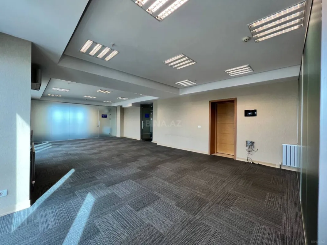 Satılır 6 otaqlı ofis 272 m²