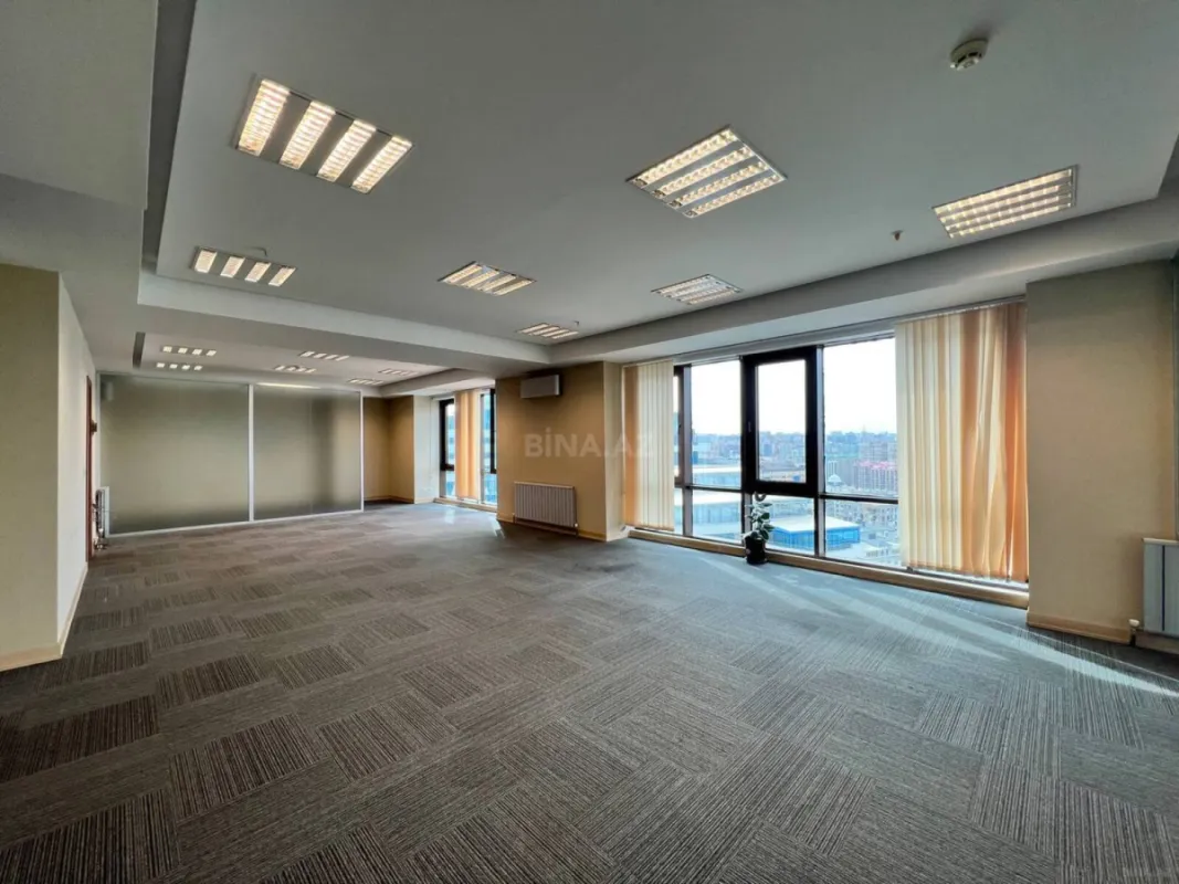 Satılır 6 otaqlı ofis 272 m²