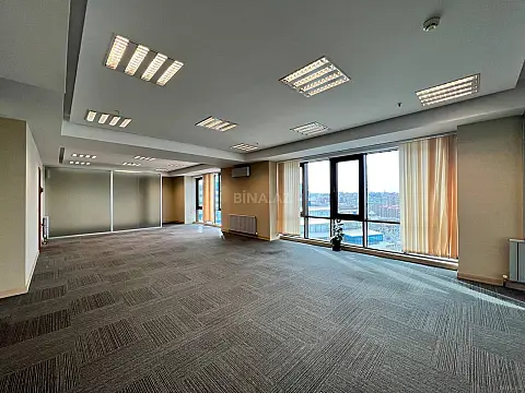 Satılır 6 otaqlı ofis 272 m²