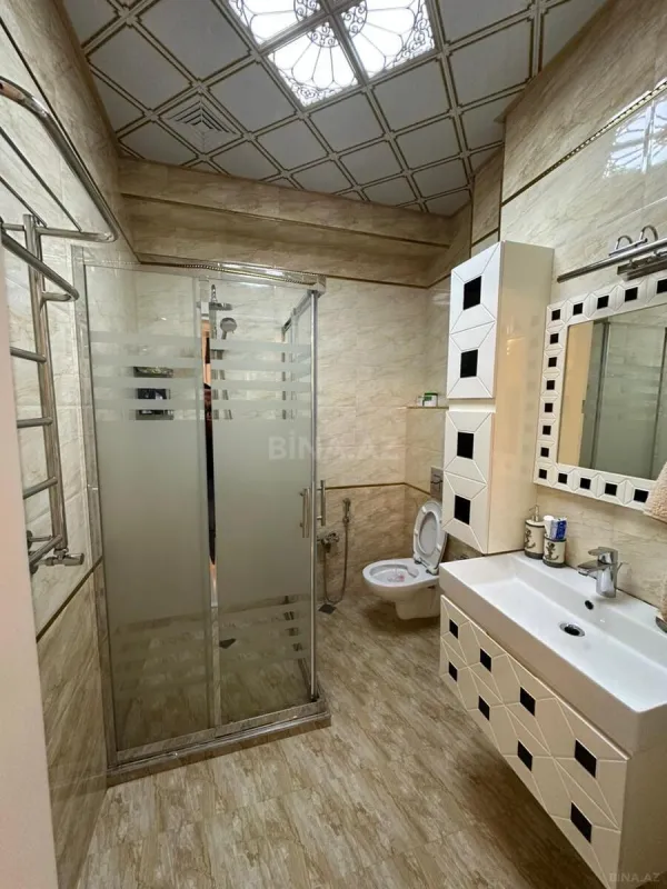 Satılır 4 otaqlı mənzil 197 m²