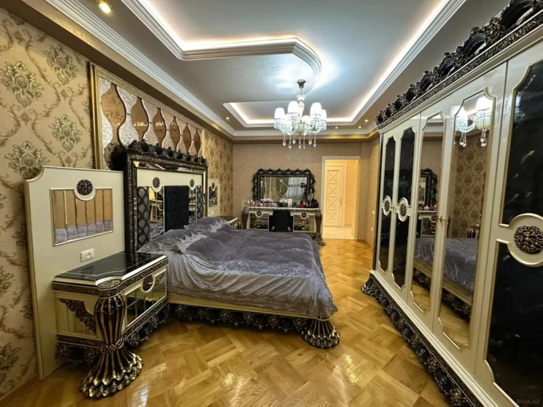 Satılır 4 otaqlı mənzil 197 m²