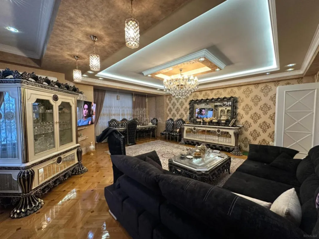 Satılır 4 otaqlı mənzil 197 m²