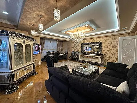 Satılır 4 otaqlı mənzil 197 m²