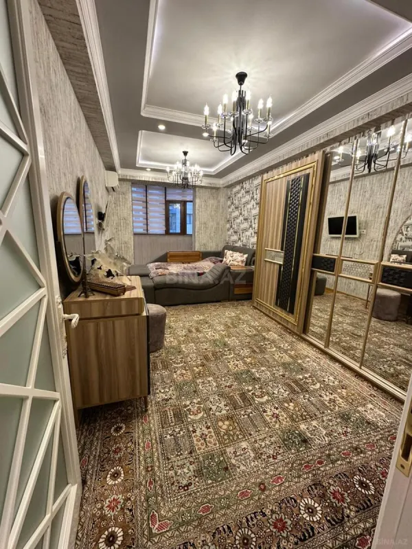 Satılır 4 otaqlı mənzil 197 m²