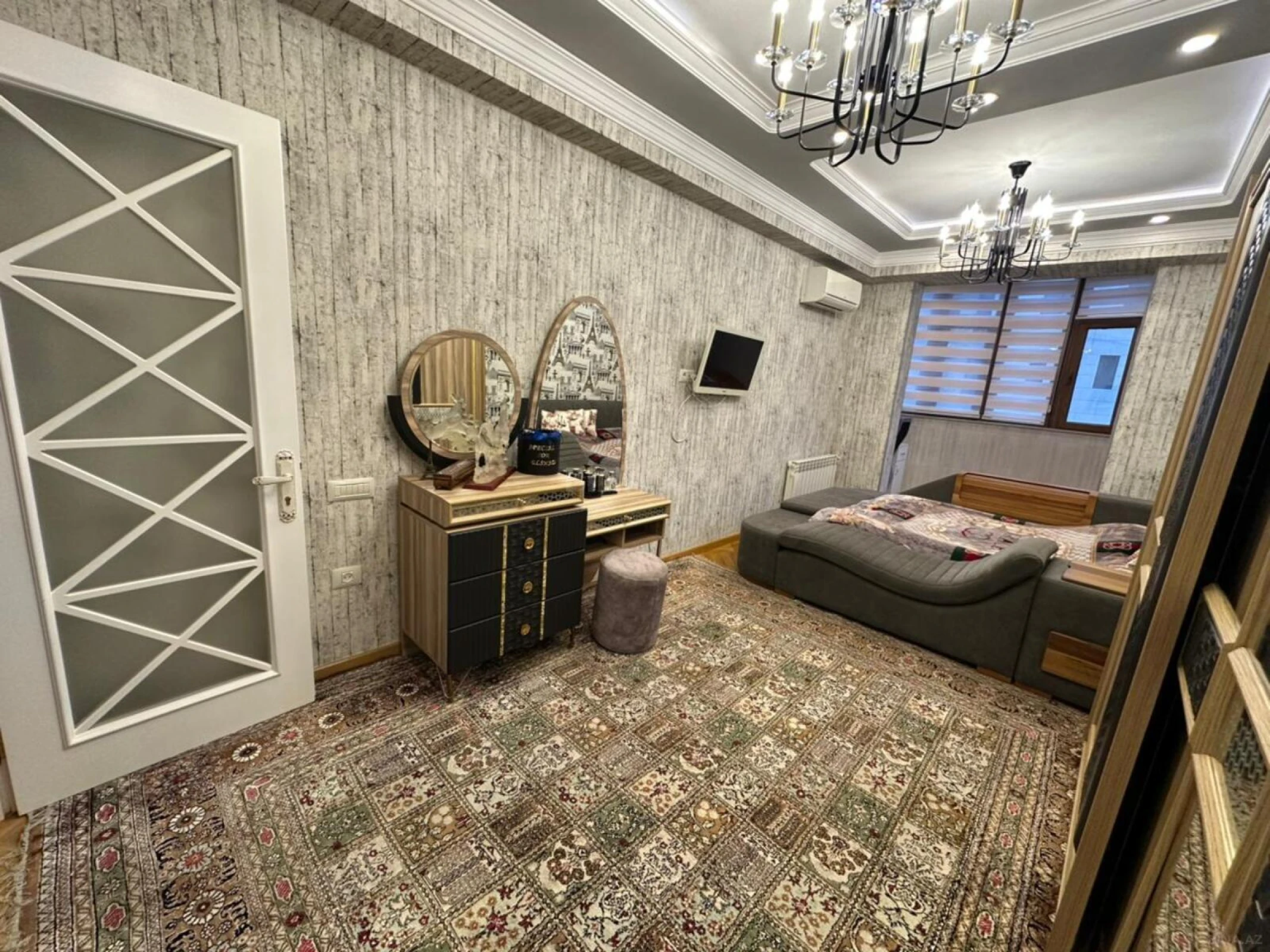 Satılır 4 otaqlı mənzil 197 m²