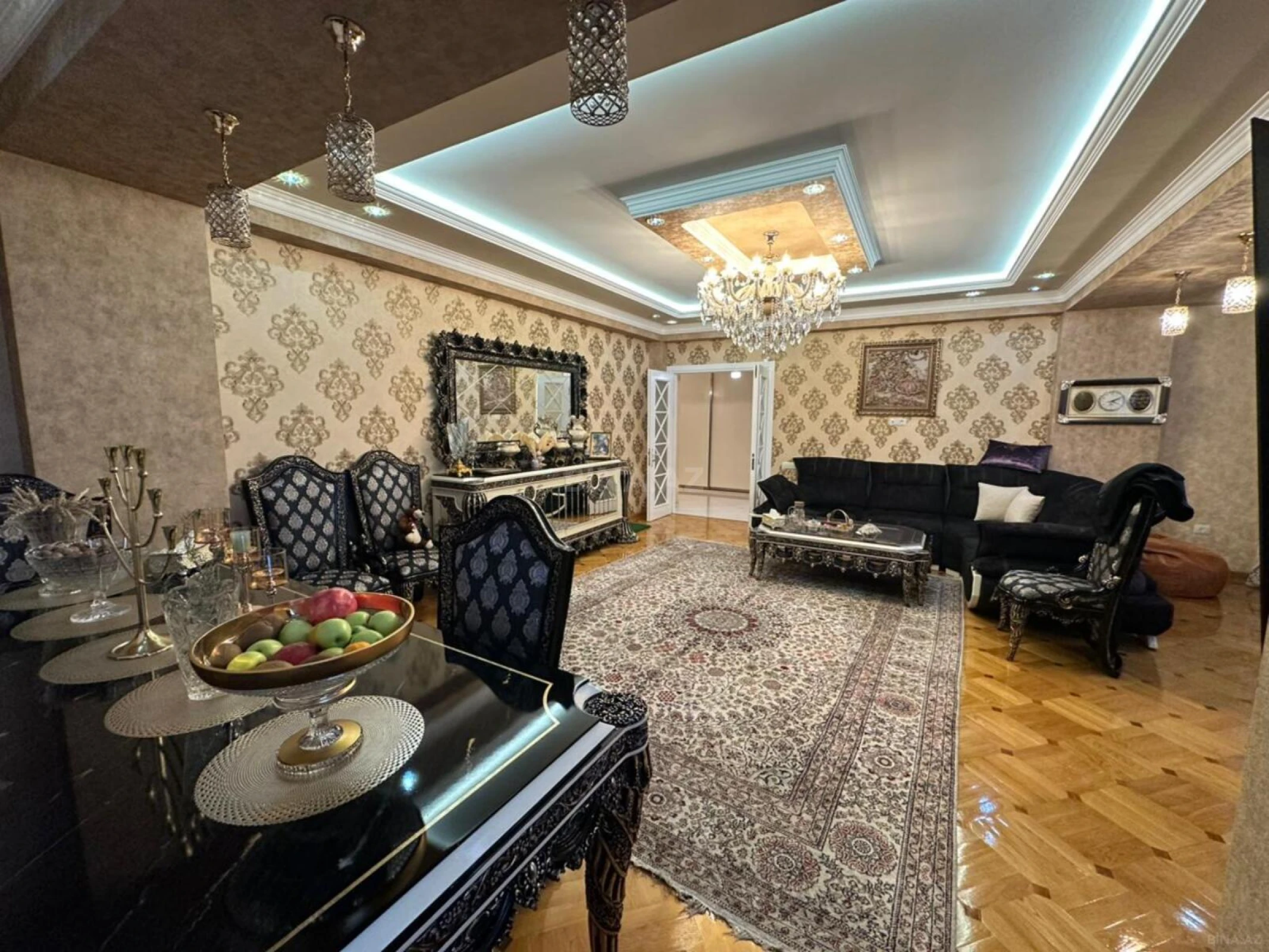Satılır 4 otaqlı mənzil 197 m²