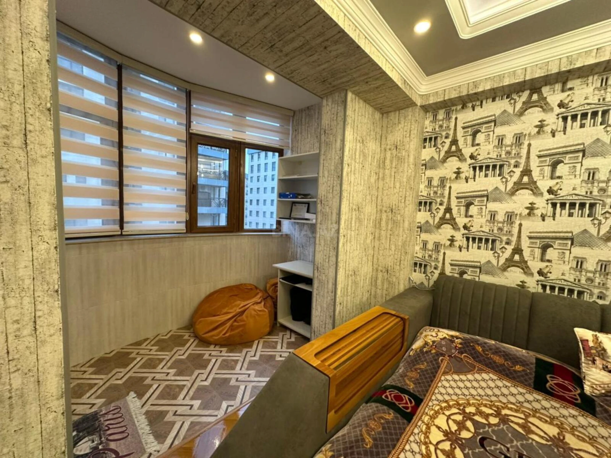 Satılır 4 otaqlı mənzil 197 m²