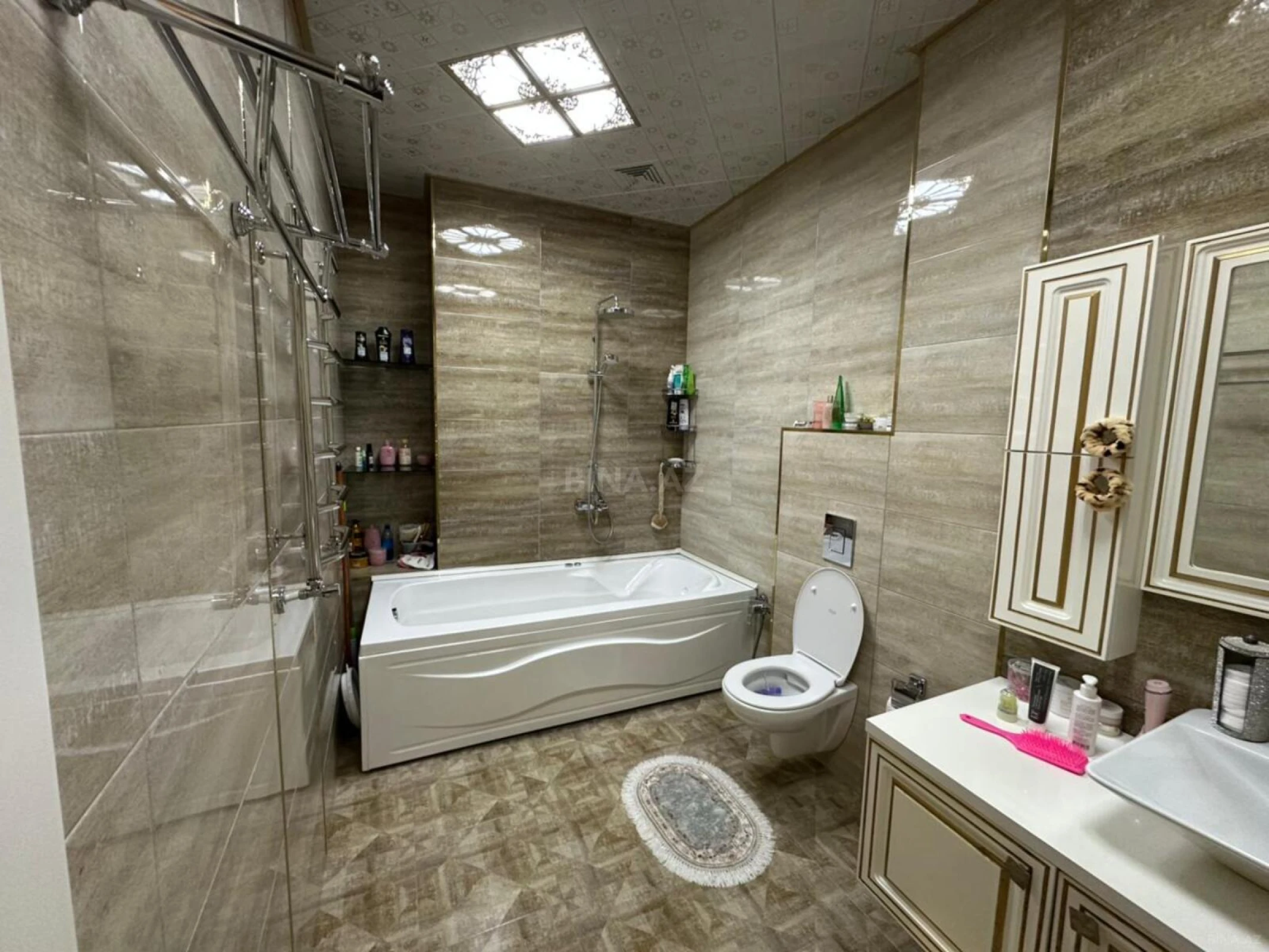 Satılır 4 otaqlı mənzil 197 m²