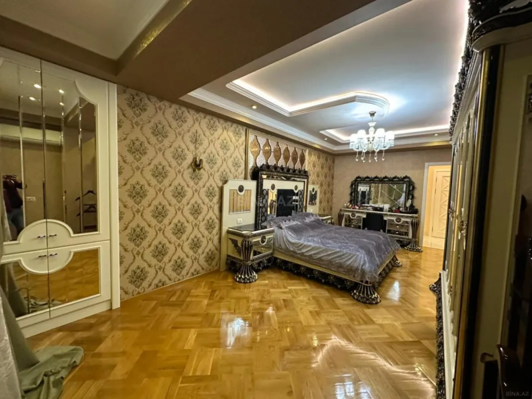 Satılır 4 otaqlı mənzil 197 m²