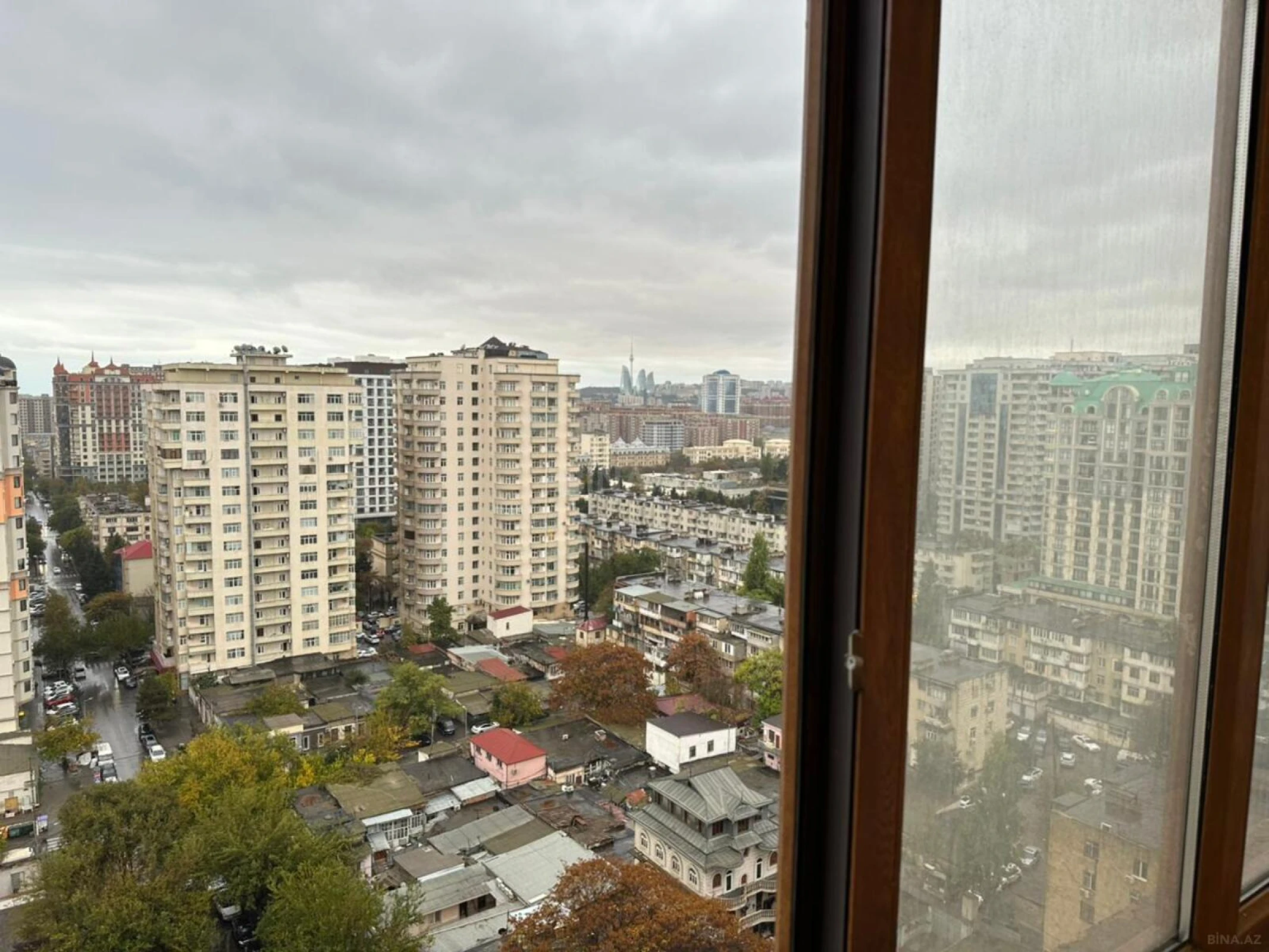 Satılır 4 otaqlı mənzil 197 m²