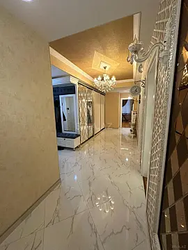 Satılır 4 otaqlı mənzil 197 m²