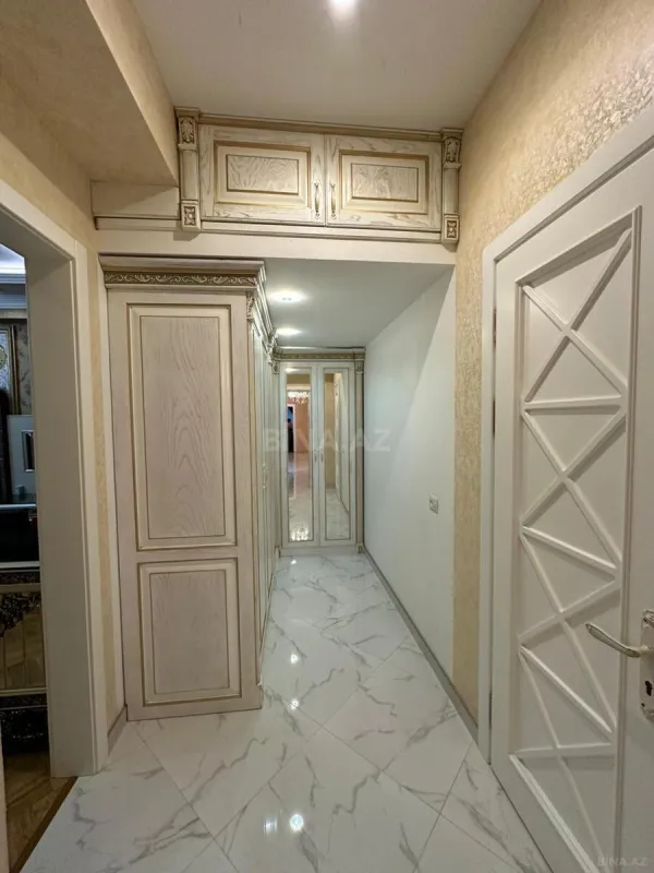 Satılır 4 otaqlı mənzil 197 m²