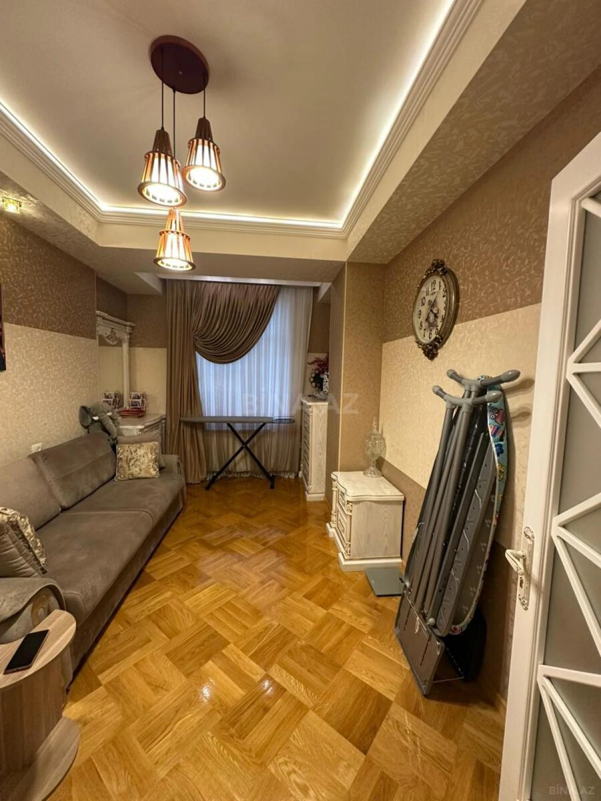 Satılır 4 otaqlı mənzil 197 m²