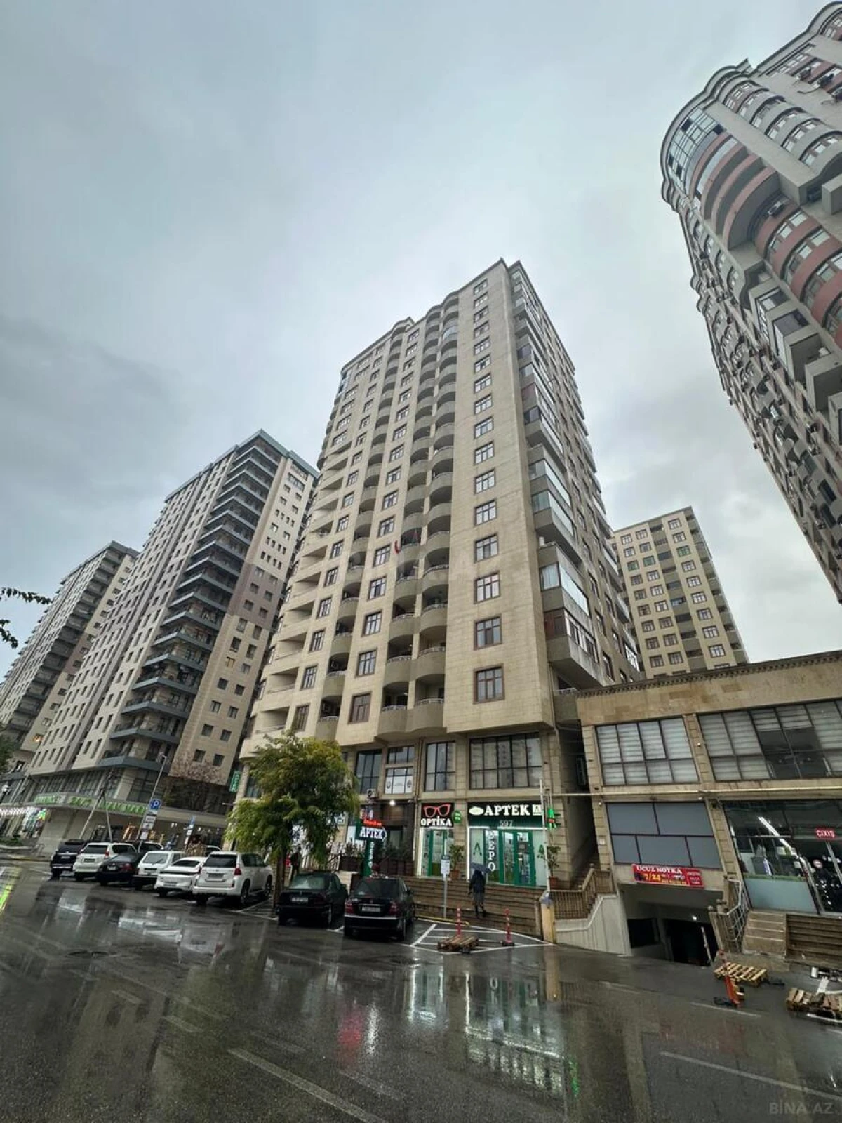 Satılır 4 otaqlı mənzil 197 m²