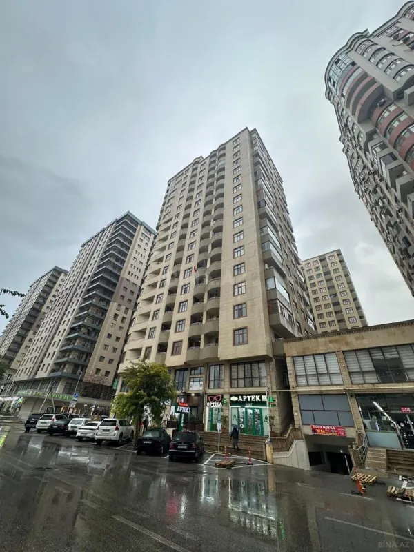 Satılır 4 otaqlı mənzil 197 m²
