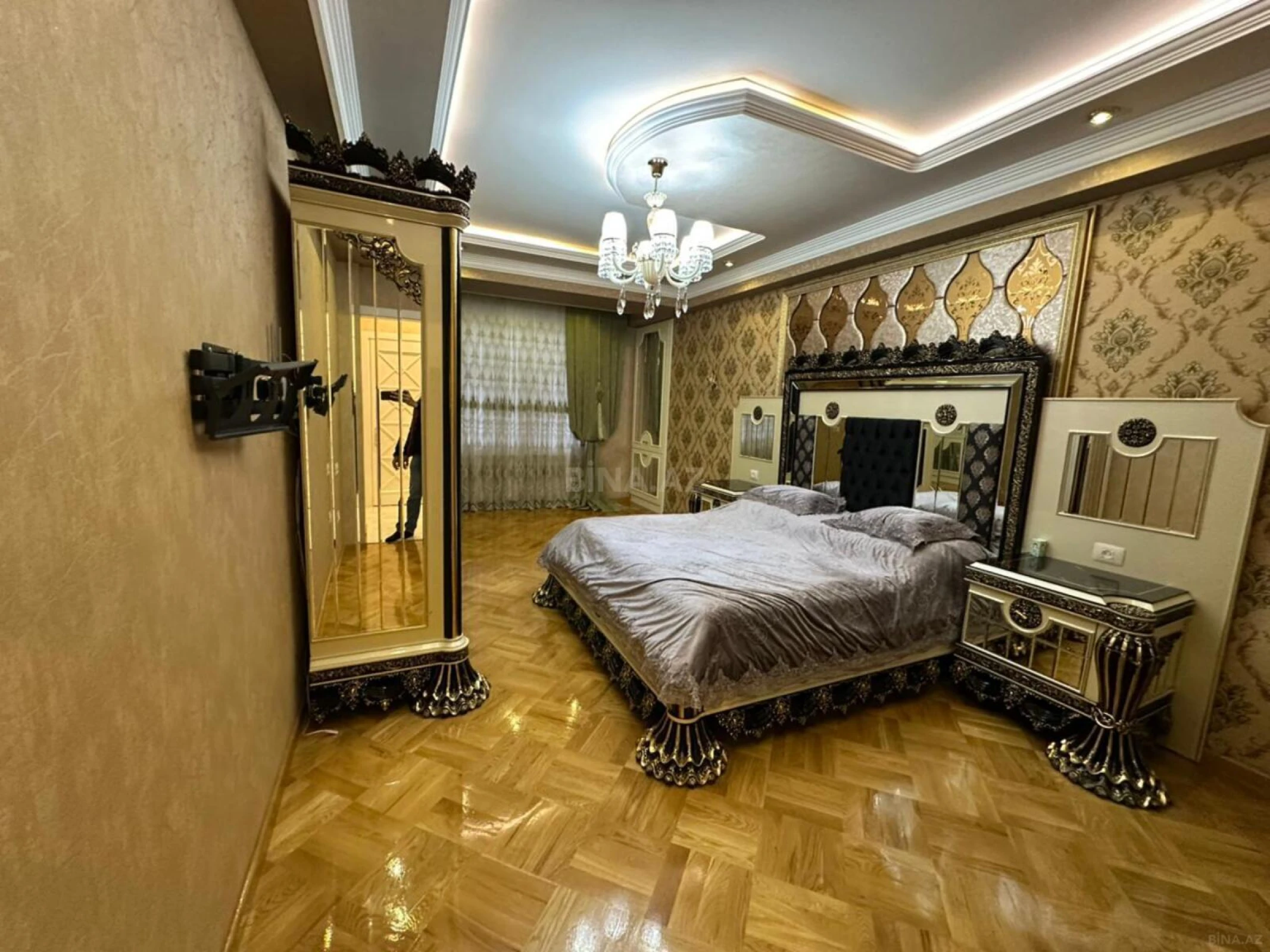 Satılır 4 otaqlı mənzil 197 m²