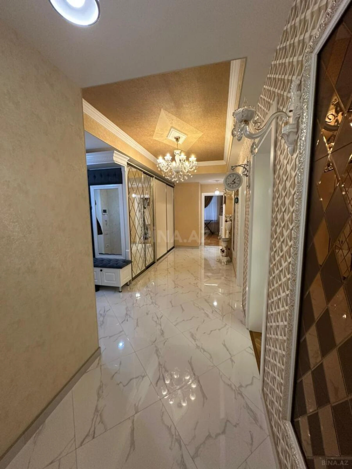 Satılır 4 otaqlı mənzil 197 m²