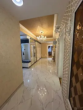 Satılır 4 otaqlı mənzil 197 m²