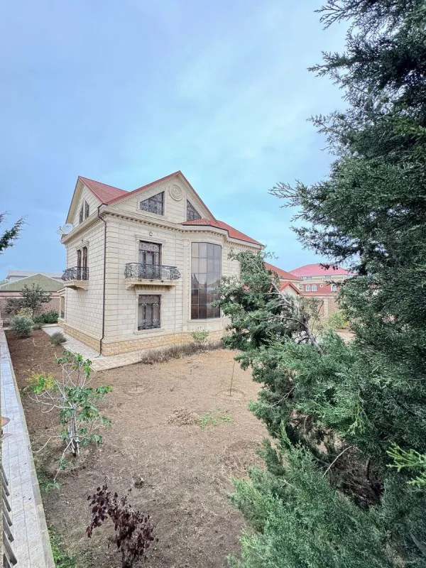 Satılır 7 otaqlı həyət evi 600 m²