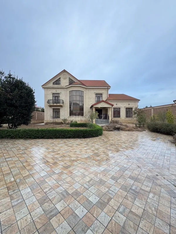 Satılır 7 otaqlı həyət evi 600 m²