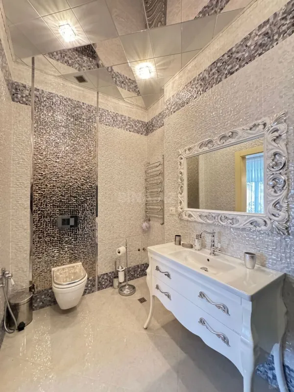 Satılır 7 otaqlı həyət evi 600 m²