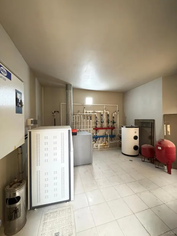 Satılır 7 otaqlı həyət evi 600 m²