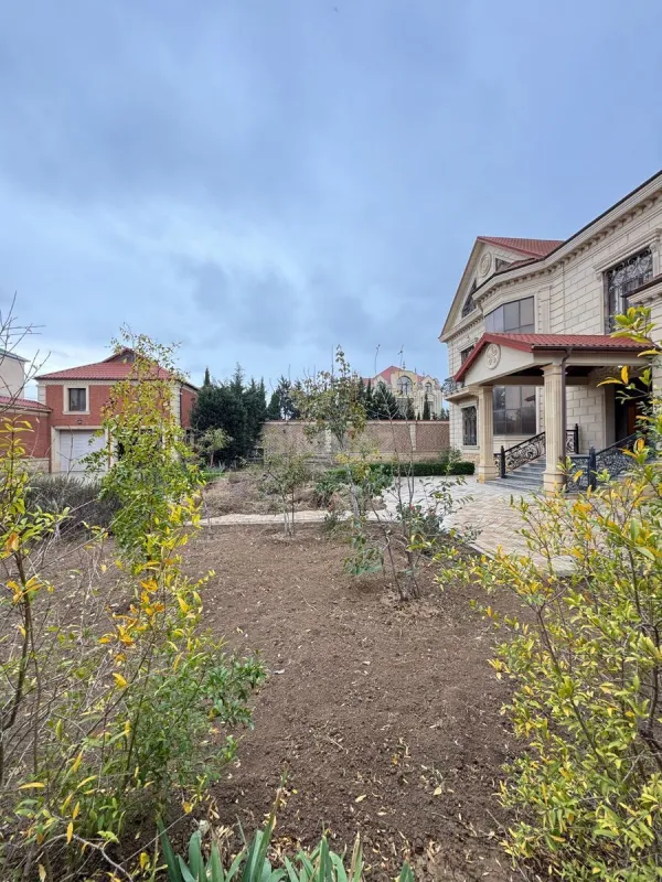 Satılır 7 otaqlı həyət evi 600 m²