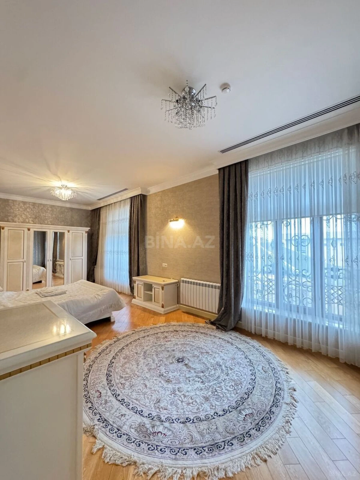 Satılır 7 otaqlı həyət evi 600 m²