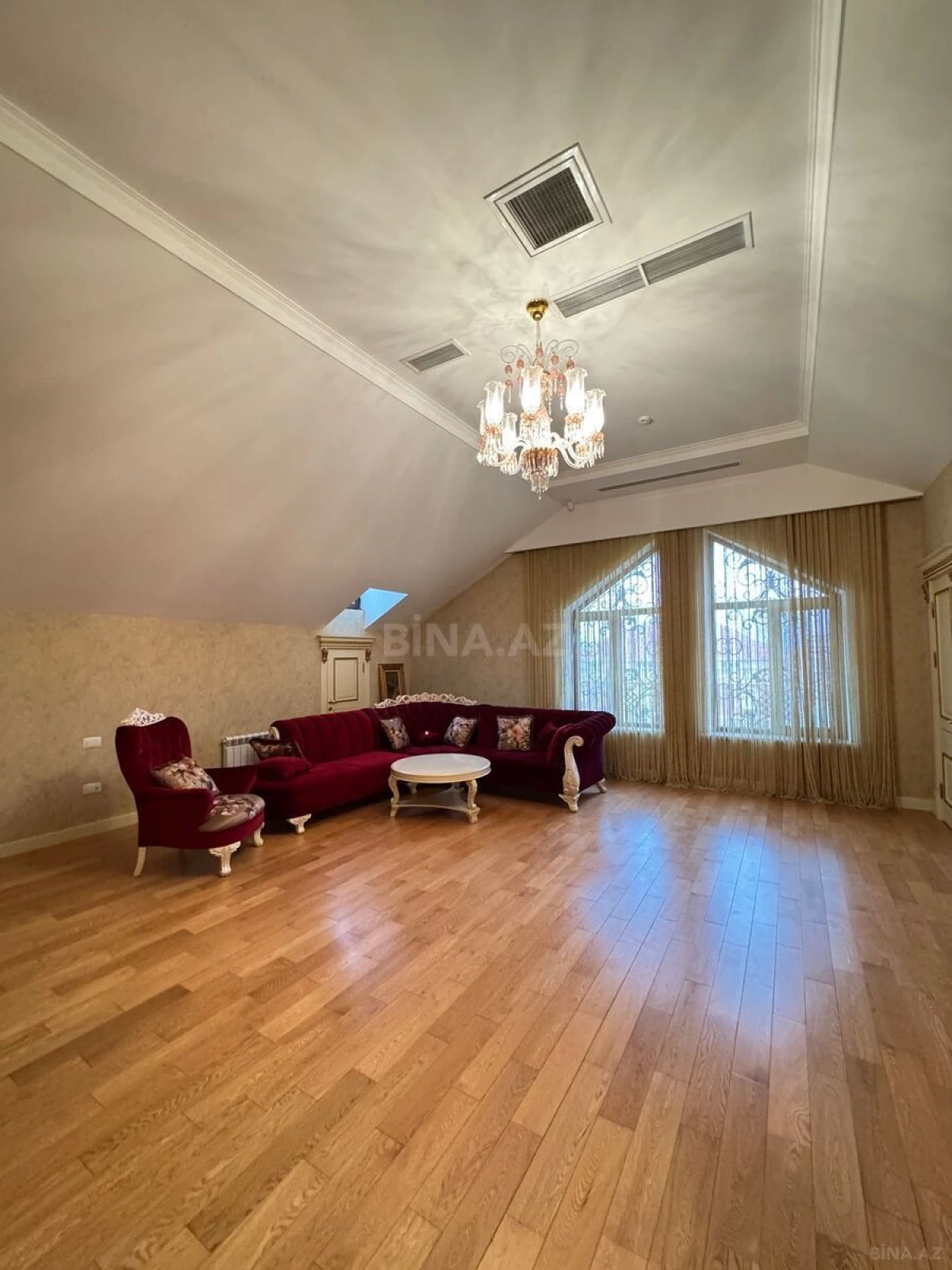 Satılır 7 otaqlı həyət evi 600 m²