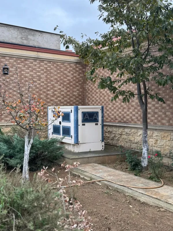 Satılır 7 otaqlı həyət evi 600 m²