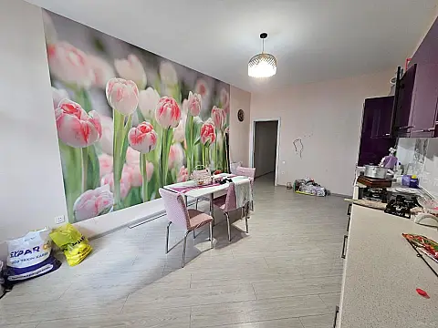 Satılır 3 otaqlı mənzil 135 m²