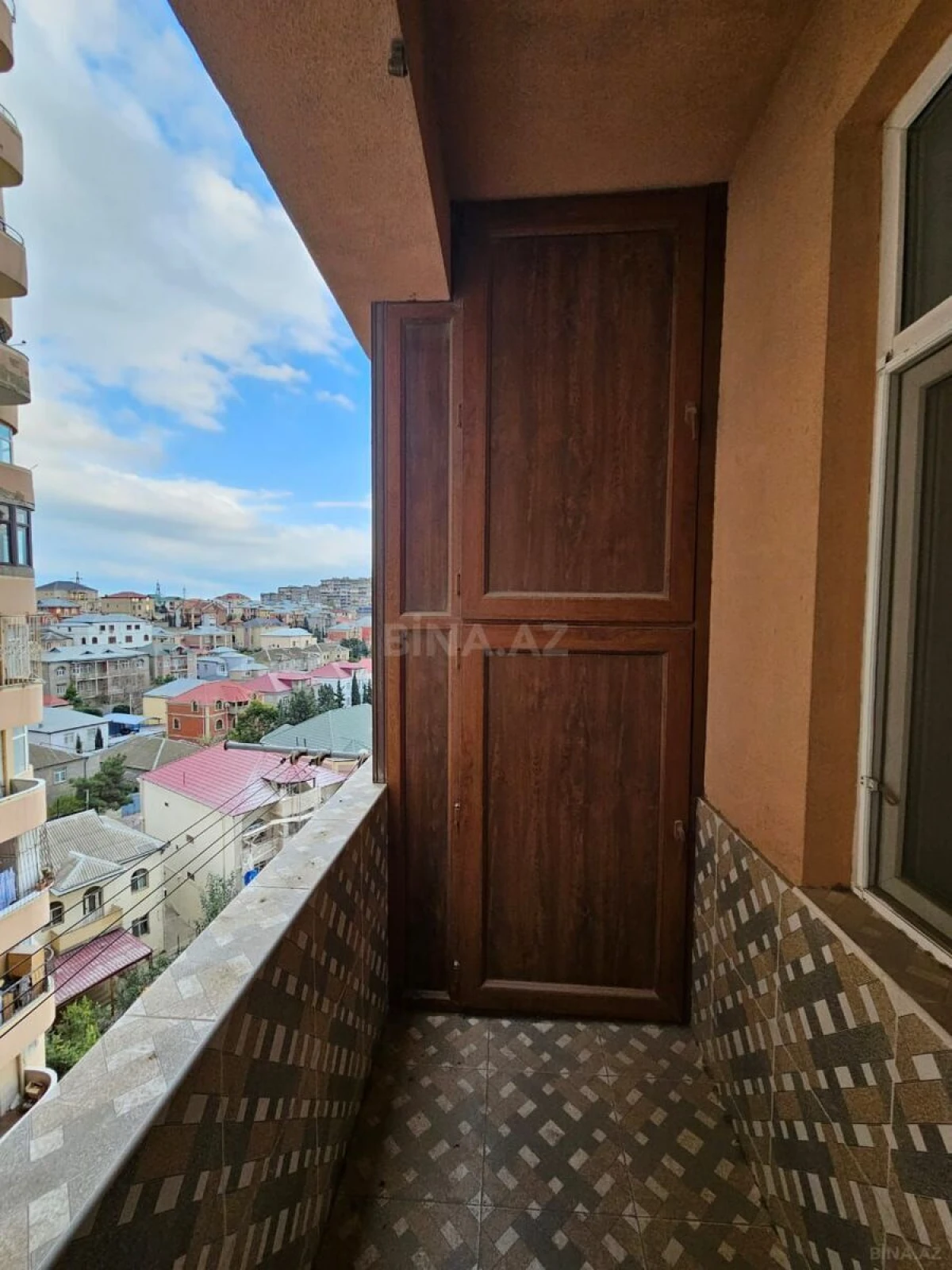 Satılır 3 otaqlı mənzil 135 m²
