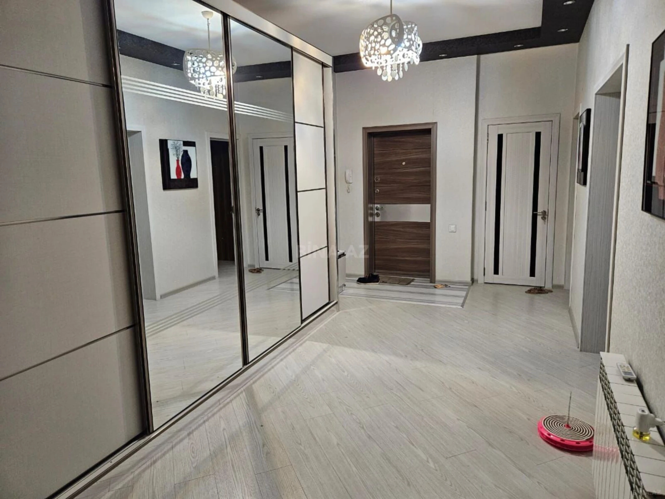 Satılır 3 otaqlı mənzil 135 m²