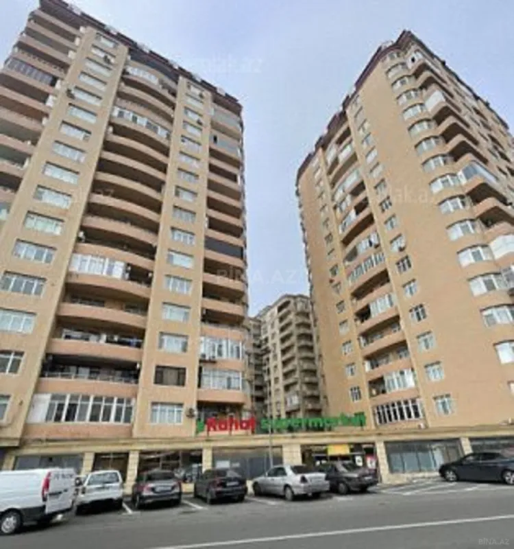 Satılır 3 otaqlı mənzil 135 m²