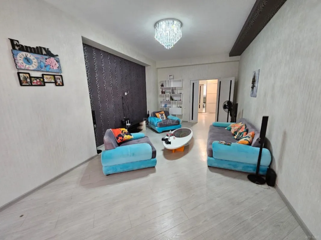 Satılır 3 otaqlı mənzil 135 m²
