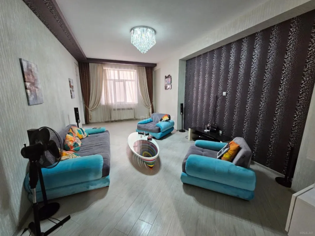 Satılır 3 otaqlı mənzil 135 m²