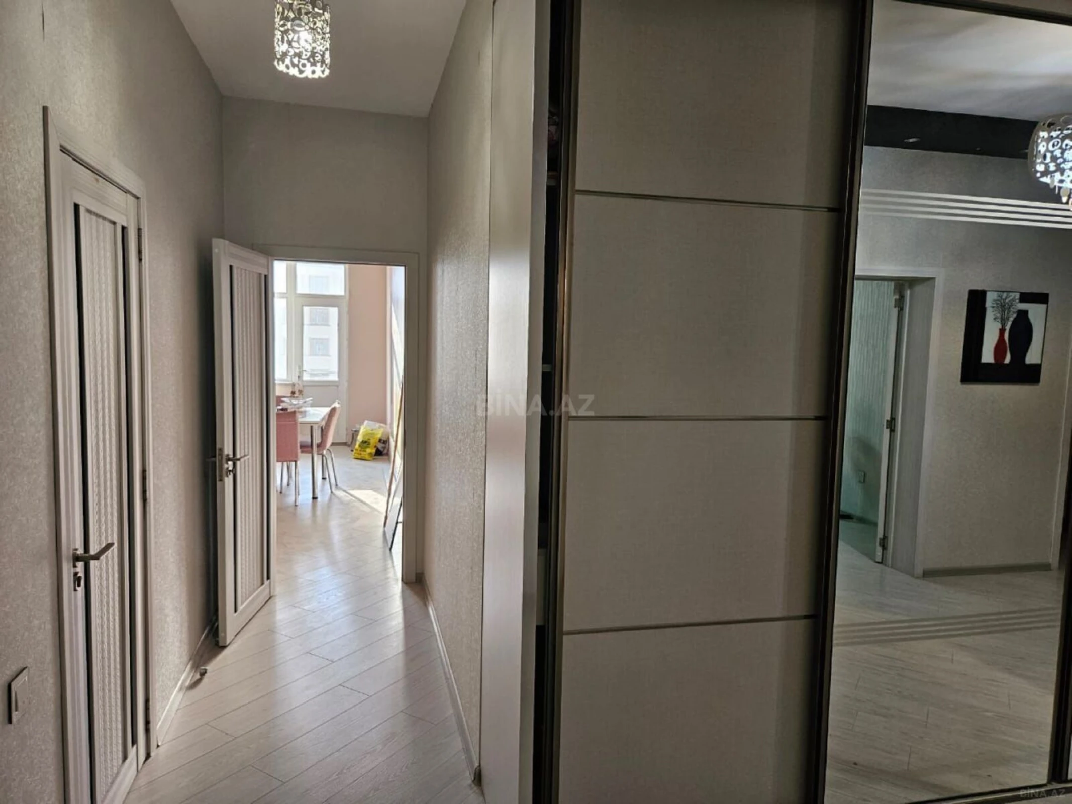 Satılır 3 otaqlı mənzil 135 m²