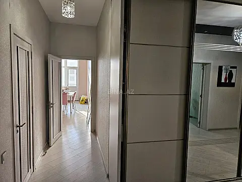 Satılır 3 otaqlı mənzil 135 m²