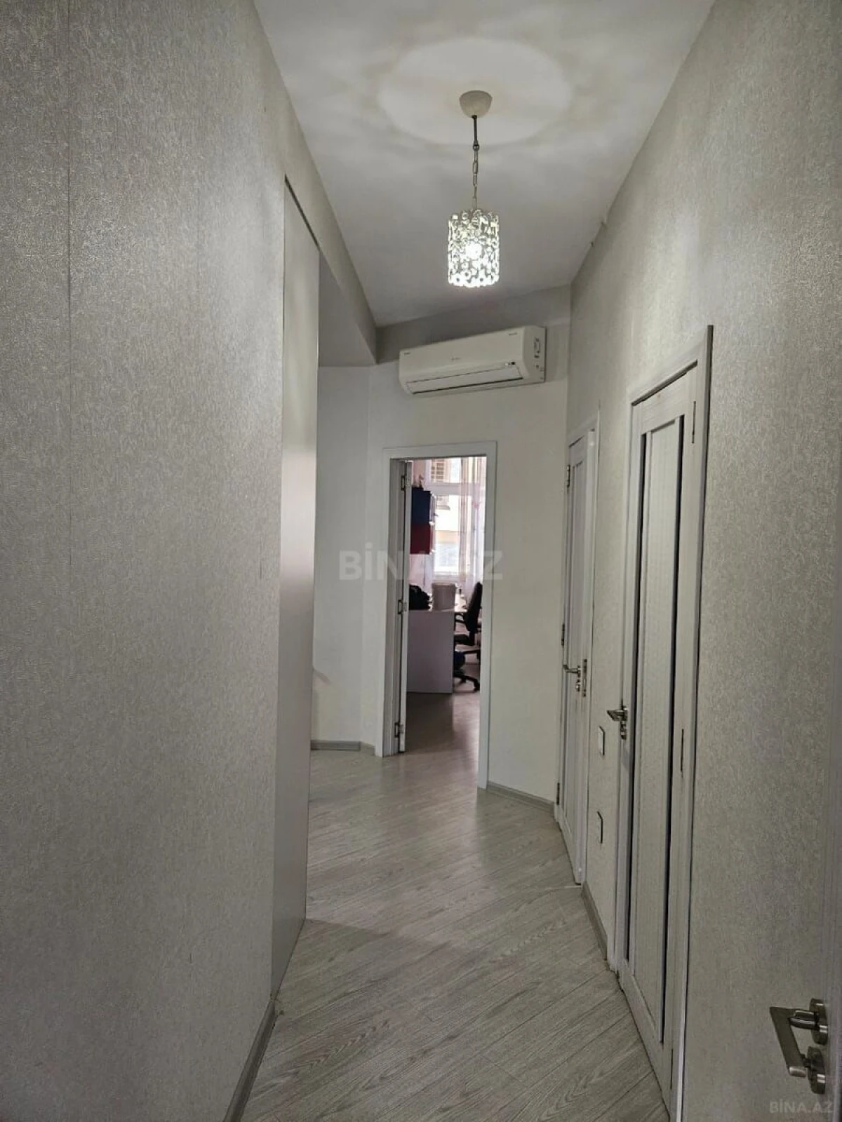 Satılır 3 otaqlı mənzil 135 m²