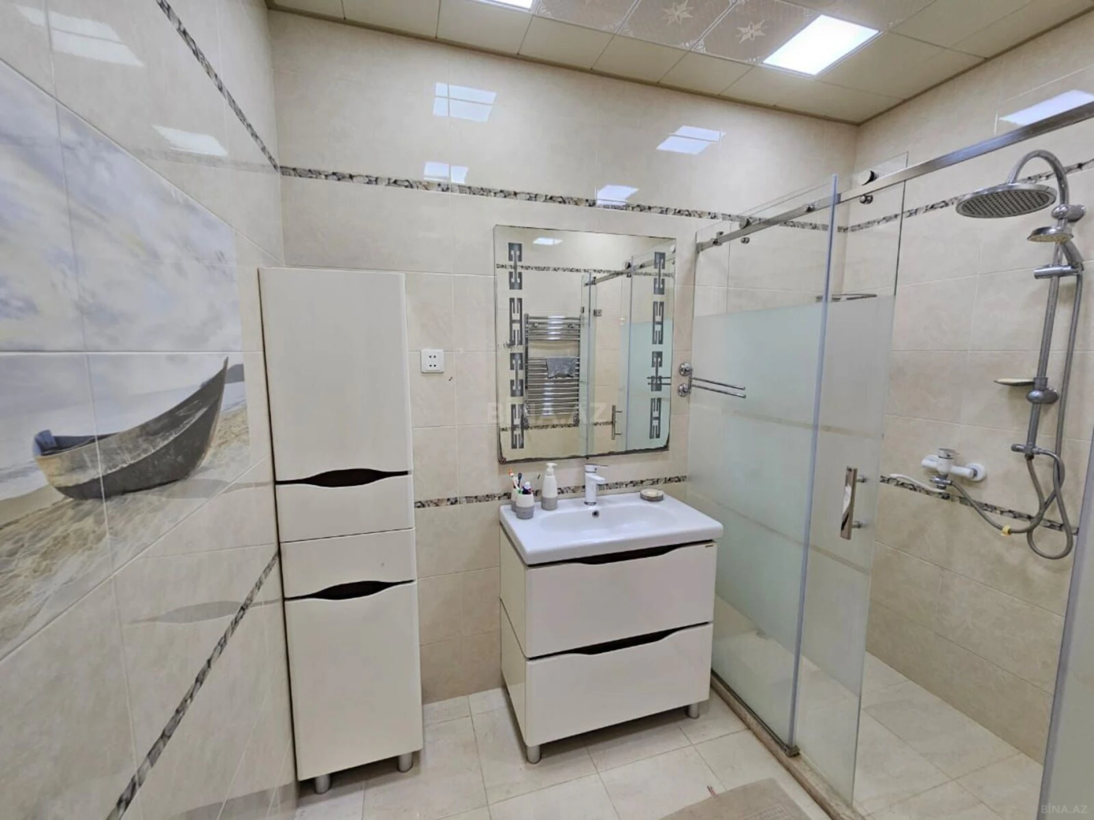 Satılır 3 otaqlı mənzil 135 m²