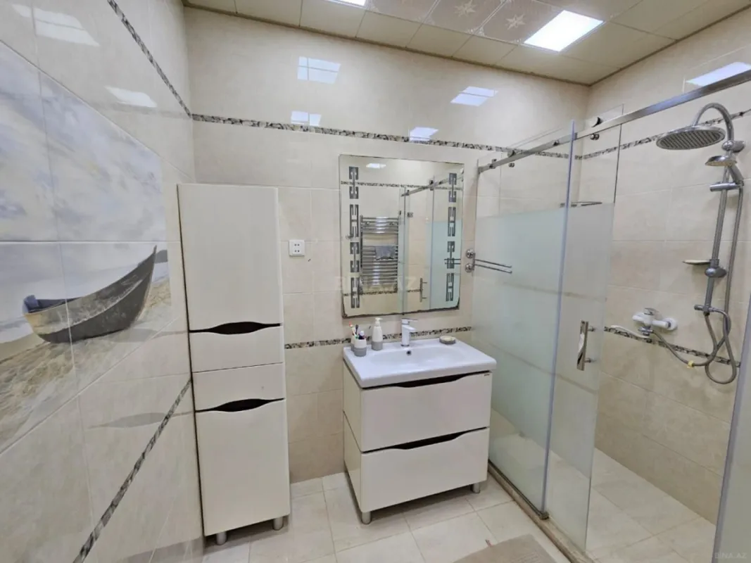 Satılır 3 otaqlı mənzil 135 m²