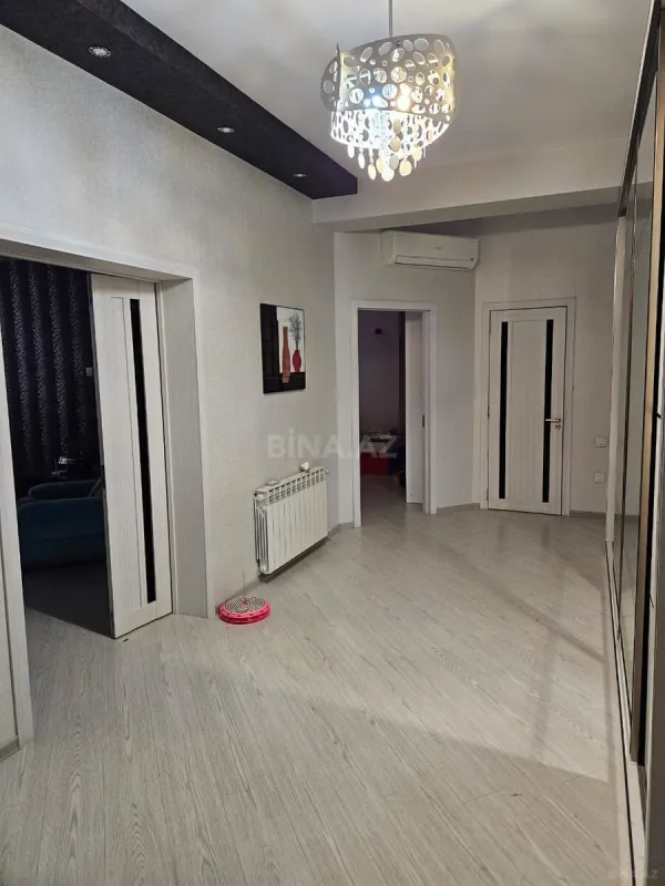 Satılır 3 otaqlı mənzil 135 m²