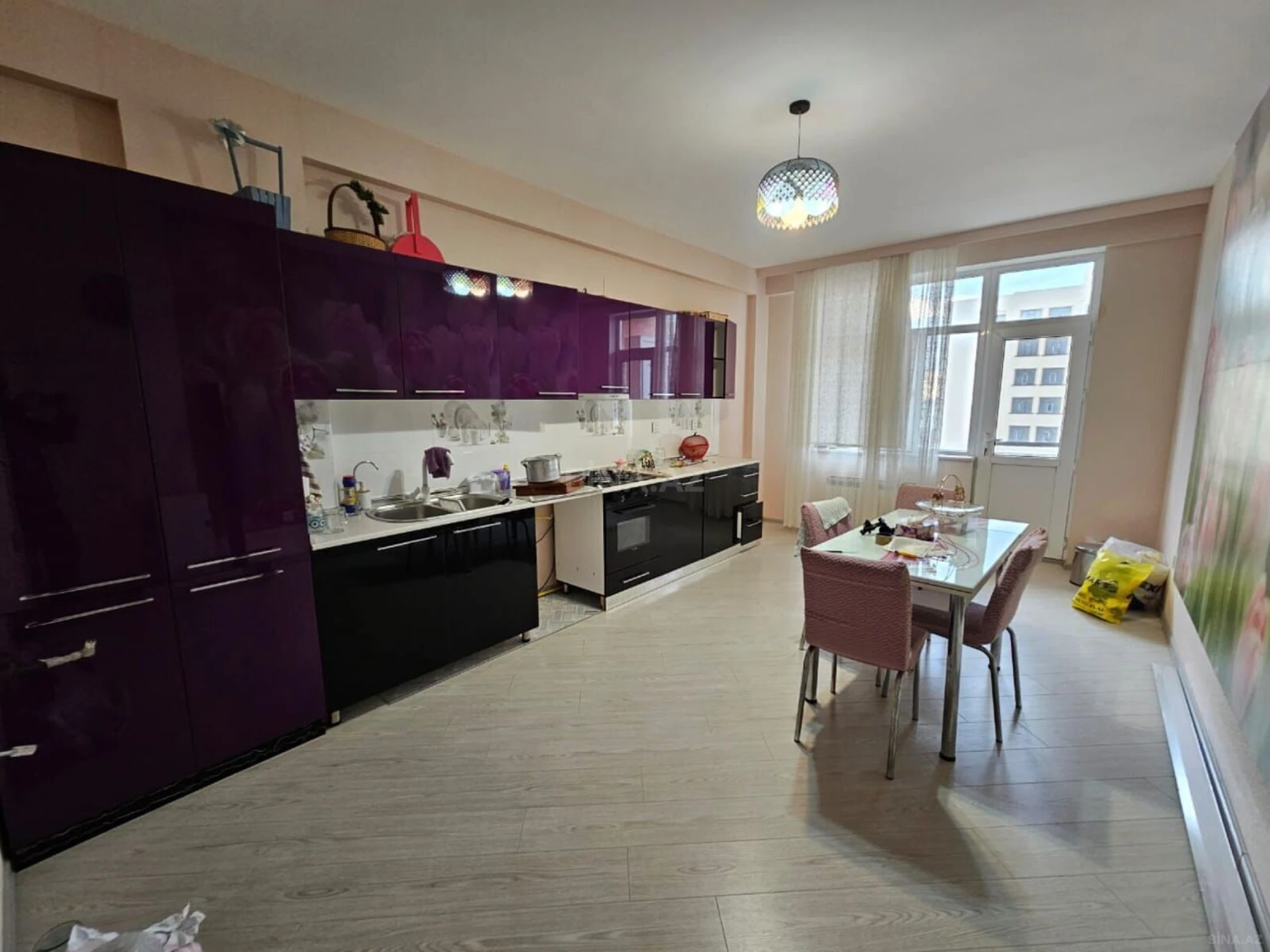 Satılır 3 otaqlı mənzil 135 m²