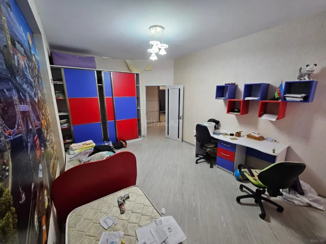 Satılır 3 otaqlı mənzil 135 m²